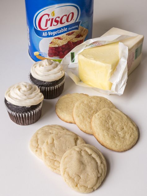 Shortening vs. butter in baking via @kingarthurflour Moist Yellow Cakes, Sweet Pizza, Cooking Tricks, Baking Hacks, How To Make Pie, Baking Science, Clam Recipes, Cookie Spread, Crunchy Cookies