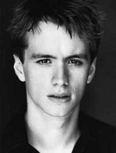 Sean Biggerstaff (Oliver Wood from HP) Oliver Wood Harry Potter, Sean Biggerstaff, Seven Minutes In Heaven, Oliver Wood, Buku Harry Potter, Harry Potter Actors, Harry Potter Cast, Harry Potter Characters, Most Beautiful Man