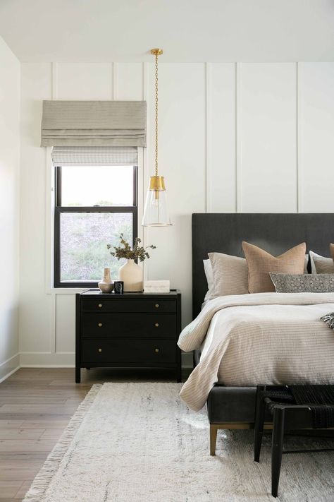 Master Bed Black Headboard, Modern Bedroom With Black Furniture, Dark Gray Bedframe Bedroom Ideas, Guest Bedroom Black Furniture, Bedrooms With Black Headboard, Black And White Master Bed, Black Bed Frame Decor Color Schemes, Bedroom Ideas Grey Headboard, Black Wood Headboard