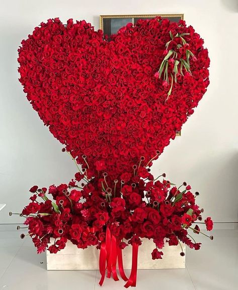 Valentine’s Day Floral Arrangements, Happy Valentine Day Video, Roses Centerpieces, Red Roses Centerpieces, Valentine Flower Arrangements, Girl Baby Shower Centerpieces, Floral Design Business, Valentine Gift Baskets, Valentines Surprise