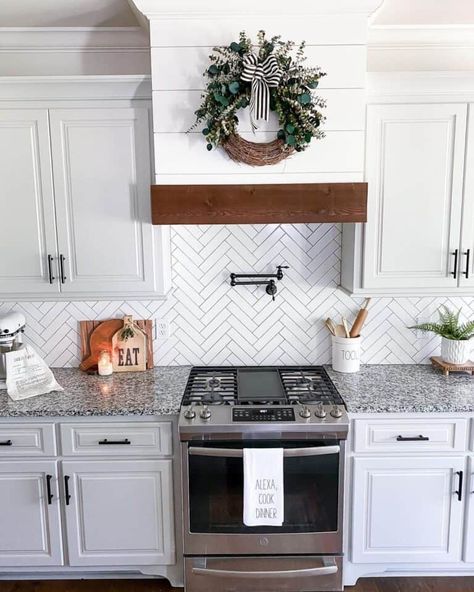 32 Ideal Backsplash for Busy Granite in Your Kitchen Backsplash With Granite Countertops, Kitchen Herringbone Backsplash, Tile Backsplash Kitchen Ideas, Backsplash With Granite, White Herringbone Tile Backsplash, White Herringbone Backsplash, White Brick Backsplash, Gray Kitchen Backsplash, Backsplash Kitchen Ideas