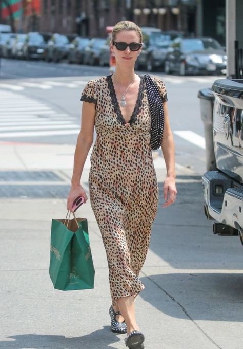 Nicky Hilton Shopping in a New York 04-29-2024 Nicky Hilton Style, Shopping In New York, Nicole Murphy, Nicky Hilton, Jenna Dewan, Celebrity List, Celebrity Trends, Anya Taylor Joy, May 2024