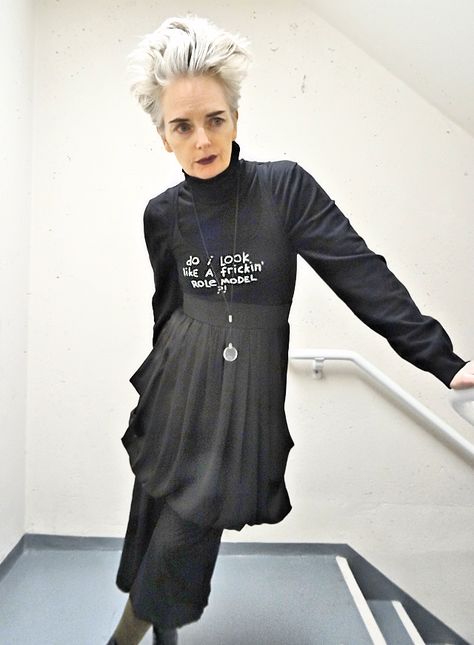 Post Punk Fashion, Style Over 50, Dark Mori, Upcycle Clothes Diy, Artist Fashion, Goth Hair, Older Women Fashion, Fashion For Women Over 40, Over 50 Womens Fashion