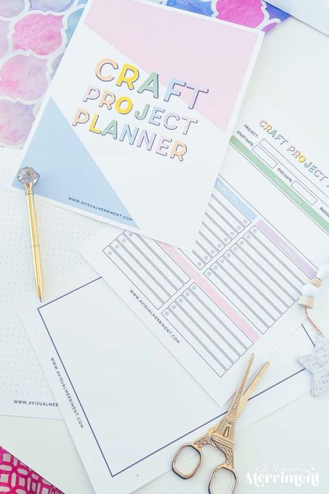 Do you have a heap crafting projects on the go that never get finished? It's difficult to come back to them isn't it? Oh the whirlwind of inspiration, mountains of materials and chaos we creatives face! I can help you organize your creative ideas and plan with this free printable craft project planner. Better than the other boring free planners out there, find it at A Visual Merriment | Craft Planner, Planner Organization, Planner Ideas, Planner Binder, Organizing #freeprintable #craft #planner Craft Project Planner, Craft Supply Labels, Project Planner Printable, Organization Planner, Free Printable Crafts, Journal Fonts, Mini Binder, Craft Planner, Free Planner