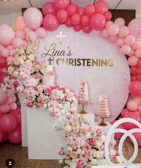 A gorgeous setup for baby's baptism. Christening Backdrop, Baptism Decorations Girl, Baptism Themes, Baptism Decor, Christening Decorations, Deco Ballon, Paper Flower Garlands, Baby Boy Christening, Baptism Decorations