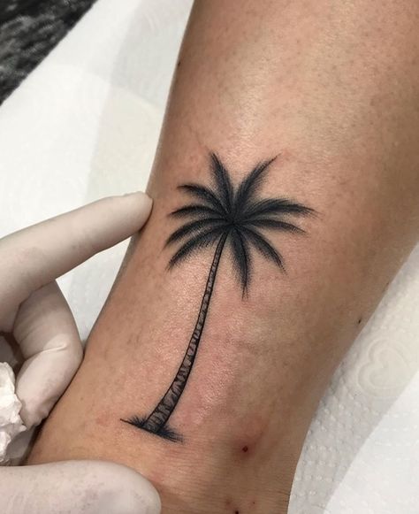 Palm Tree Finger Tattoo, Moon Star Tattoo, Tree Tattoo Men, Barcode Tattoo, Ocean Tattoo, Tiger Tattoo Design, Palm Tattoos, Palm Tree Tattoo, Beach Tattoo