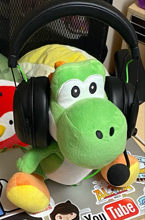 Big Yoshi, Yoshi Aesthetic, Yoshi Pfp, Razer Headset, Yoshi Mario Bros, Yoshi Nintendo, Bonney One Piece, Yoshi Plush, Grunge Pictures