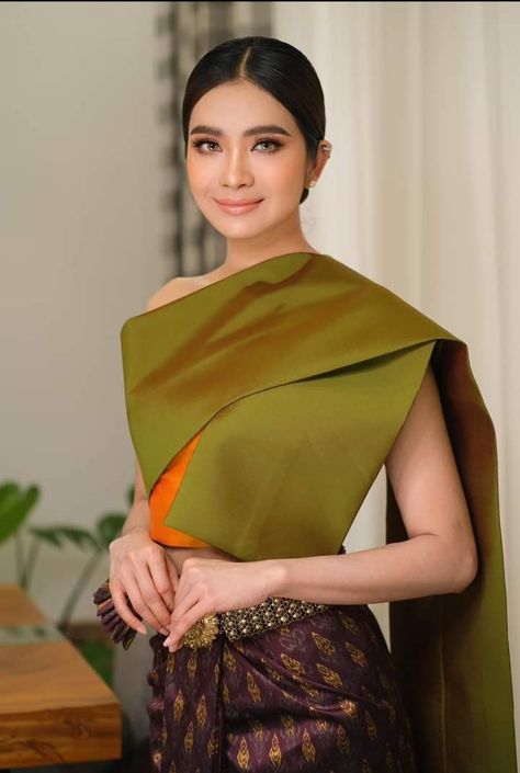 Khmer traditional clothes 🇰🇭 #Cambodia Cambodia Traditional Clothing, Khmer Traditional Clothes, Thai Costume, Thai Fashion, Traditional Clothes, Traditional Clothing, Traditional Outfits, Cambodia, Different Types