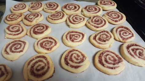 Raspberry Swirl Cookies Recipe - Genius Kitchen Pinwheel Cookies Recipe, Health Benefits Of Walnuts, Swirl Cookies, Pinwheel Cookies, Raspberry Cookies, Raspberry Coconut, Raspberry Filling, Vegan Fitness, Honey Recipes