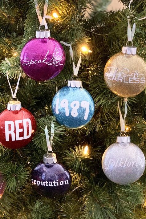 Taylor Swift Christmas, Taylor Swift Merchandise, Taylor Swift Concert, Taylor Swift Album, Christmas Tree Farm, Taylor Swift Fan, Christmas Ornament Sets, Easy Diy Crafts, Ornaments Diy