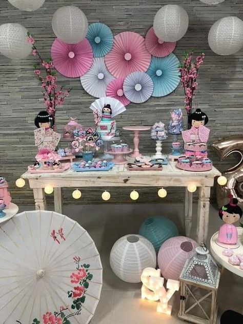 Diy Japanese Decor, Asian Party Decorations, Mulan Party, Mulan Birthday, Japanese Theme Parties, Japan Party, Cherry Blossom Party, Chinese Birthday, Chinese Party