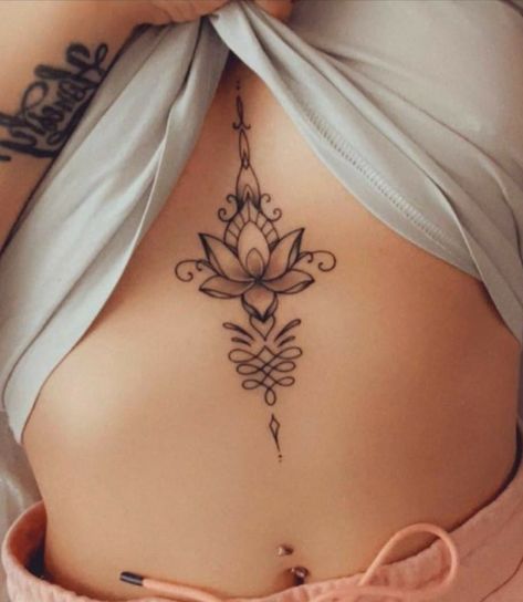 Henna Tattoo Designs Hand, Tattoed Women, Sweet Tattoos, Chest Tattoos For Women, Mandala Tattoo Design, Henna Tattoo Designs, Mandala Tattoo, Chest Tattoo, Creative Tattoos