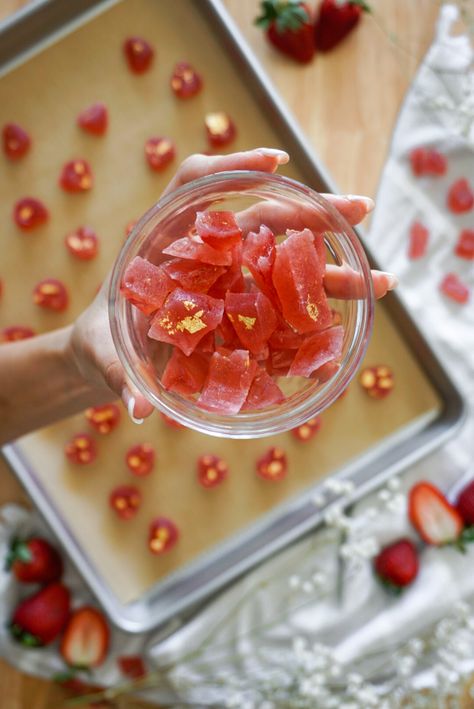 Edible Crystals Recipe, Kohakutou Candy, Candied Strawberries Recipe, Crystal Food, Edible Crystals, Turtle Recipe, Strawberry Crystal, Brunch Bar, Edible Gold Leaf