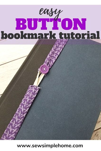 Sew your own elastic bookmark with this quick fabric bookmark tutorial. Diy Bookmark Sleeve, Bookmarkers Diy, Book Mark Sewing, Elastic Bookmarks, Sewing Project Bookmark, Bookmark Fabric, Harry Potter Bookmark, Bookmark Tutorial, Bookmark Pattern