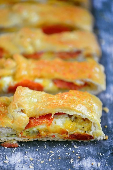 This Easy Pepperoni Stromboli recipe is a family favorite. Crave-worthy bread dough wrapped around layers of cheese and pepperoni! Pepperoni Stromboli Recipe, Pizza Loaf Recipe, Stromboli Recipe Pepperoni, Pepperoni Stromboli, Rhodes Bread Dough, Philo Dough, Easy Stromboli, Stromboli Recipe Easy, Phyllo Dough Recipes