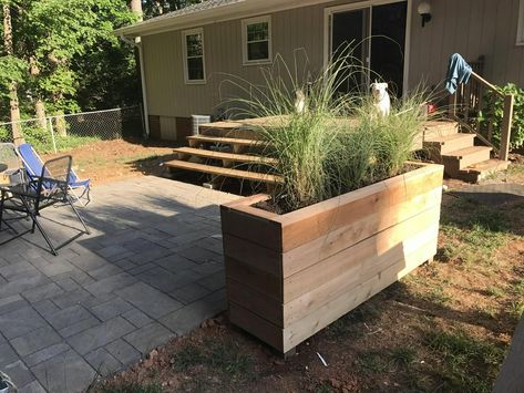 Horizontal Privacy Planter - DIY $25 - Imgur Sleepers In Garden, Landscaping Garden Ideas, Ledger Stone, Privacy Planter, Long Planter, Rectangle Planters, Florida Landscaping, Planter Diy, Diy Planter Box