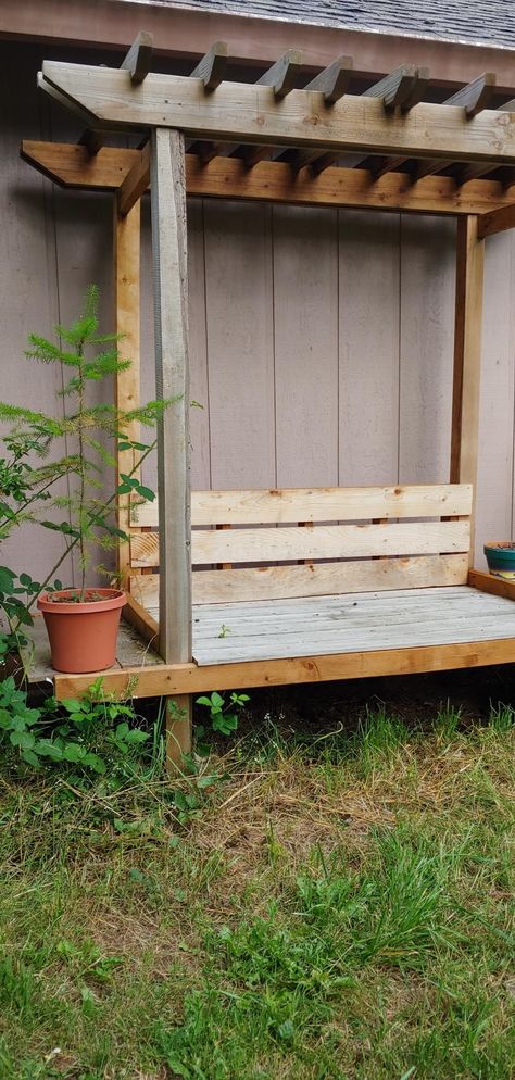 Arbor Bench Diy, Bench With Trellis, Trellis Bench, Pallet Wall Ideas, Diy Arbour, Arbor Bench, Wooden Arbor, Prayer Garden, Garden Pallet