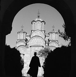 monastery Gracanica Kosovo i Metohija Serbia Sveta Petka, Orthodox Architecture, Russian Architecture, Heavenly Places, Belgrade Serbia, Church Building, Pictures Of People, Central Europe, Art Architecture