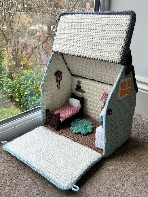 Grandma Mouse's House Crochet Pattern - Etsy.de #knittedtoys #handmadetoysdiy #knittedtoysfreepatternseasy #knittedtoysfreepatternseasycute Crochet Doll House, House Crochet Pattern, Crochet Family, House Crochet, Crochet Furniture, Crochet House, Mochila Crochet, House Pattern, Knitted Toys Free Patterns