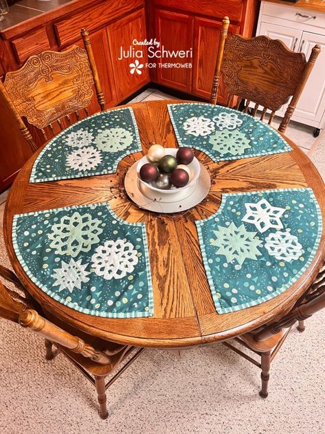 How To Make Placemats, Round Table Placemats, Quilted Table Runners Christmas, Christmas Mug Rugs, Placemats For Round Table, Table Topper Patterns, Fusible Fleece, Circle Table, Quilted Table Runners Patterns