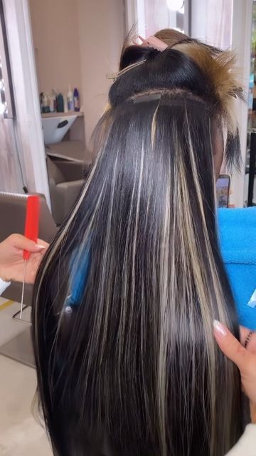 Black And Blonde Tape Ins, Blond Extensions On Black Hair, Highlighted Tape In Extensions, Faux Highlight Tape Ins, Highlights Tape Ins, Highlights With Tape In Extensions, Tape In With Highlights, Tape In Styles Black Women, Highlight Tape In Extensions