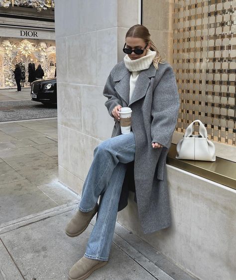 Michigan Fashion, Grey Coat Outfit, Ultra Minis, Germany Winter, Wool Coat Outfit, Uggs Outfits, Cold Outfit, Gray Wool Coat, Winter Fashion Outfits Casual