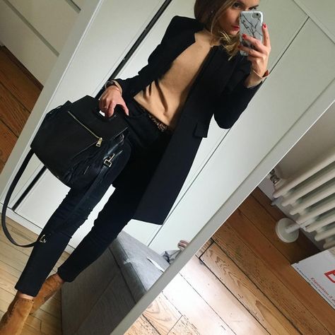 Céline on Instagram: “Basic ✔️ #outfit#ootd#dailylook#dailypost#dailyoutfit#instalook#instafashion#fashionpost#fashiondiaries#fashiongram#wiwt#picoftheday…” Mode Casual, Basic Outfits, Business Attire, Outfits Casual, Business Casual Outfits, Business Outfits, Office Fashion, Work Fashion, Outfits Casuales