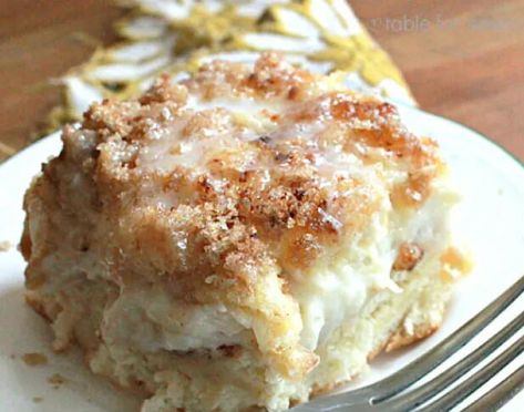 Stuffed cinnamon bakes like this Cream Cheese Cinnamon Roll Casserole are a breakfast lover's dream. This cinnamon roll recipe would be loved by your entire family if you made it on Christmas morning. In this recipe, you'll make homemade cinnamon rolls the easy way. Simply prepare the dough that will then serve as the top and bottom of this breakfast casserole. The filling is a decadent and delicious blend of cream cheese, sugar, and vanilla. To make it extra sweet, butter, brown sugar, and are Cinnamon Roll Casserole, Cinnamon Roll Bake, Cinnamon Roll Cake, Breakfast Sweets, Homemade Dough, What's For Breakfast, Cinnamon Rolls Recipe, Roll Cake, Breakfast Recipes Casserole