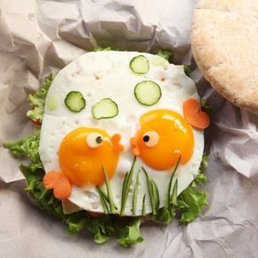 Cute fish food art by Michelle Lim (@foodmakesfun) Food Art For Kids, Decorações Com Comidas, Food Carving, Food Garnishes, Fun Kids Food, Food Crafts, Fruit Snacks, An Egg, Food Humor