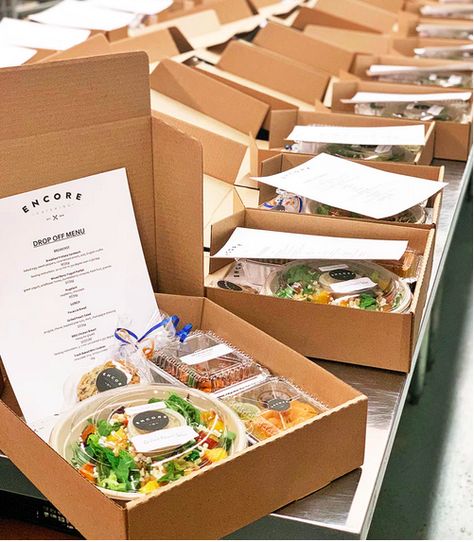 Boxed Lunch Catering, Picnic Boxes, Food Delivery Packaging, Lunch Catering, Food Business Ideas, Picnic Box, Food Box Packaging, Food Boxes, Catering Ideas Food