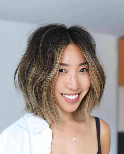 22 Best Short Hair with Highlights for 2024 Asian Balayage, Dark Black Hair, Blonde Balayage Bob, Long Hair Highlights, Short Hair Highlights, Red Blonde Hair, Black Hair Balayage, Dark Brunette Hair, Black Bob