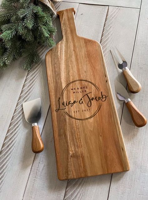 Laser Cut Christmas Ideas Wood Crafts To Sell, Engraved Charcuterie Board, Wooden Charcuterie Board, Charcuterie Board Diy, Personalized Charcuterie Board, Engraved Cheese Board, Charcuterie Board Cheese, Wood Laser Ideas, Woman Costumes