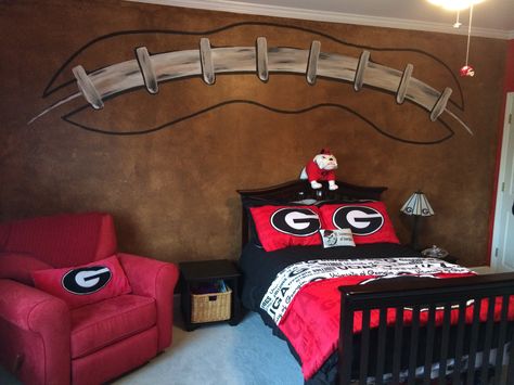 Football wall, Georgia Bulldogs room Georgia Bulldog Room, Alabama Room, Georgia Bulldogs Decor, Uga Baby, Uga Bulldog, Football Room, Football Rooms, Boys Bedroom Ideas, Football Bedroom