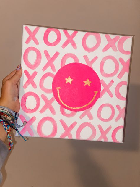 Cute smiley preppy painting☻︎ Preppy Room Painting Ideas, Cute Preppy Things To Paint, Preppy Painting Inspo Easy, Preppy Simple Paintings, Canvas Painting Ideas Smiley Face, Preppy Painting For Room, Preppy Cute Drawings, Cute Preppy Paintings Easy, Painting Ideas On Canvas Preppy Easy