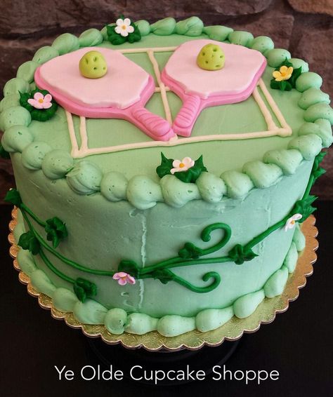 Pickle Ball Cake Pickle Ball Party Decorations, Pickleball Themed Cakes, Pickle Ball Birthday Party, Pickle Ball Cake Ideas, Pickleball Themed Birthday Party, Pickleball Birthday Cake, Pickleball Party Decorations, Pickleball Cake Ideas, Pickleball Cupcakes