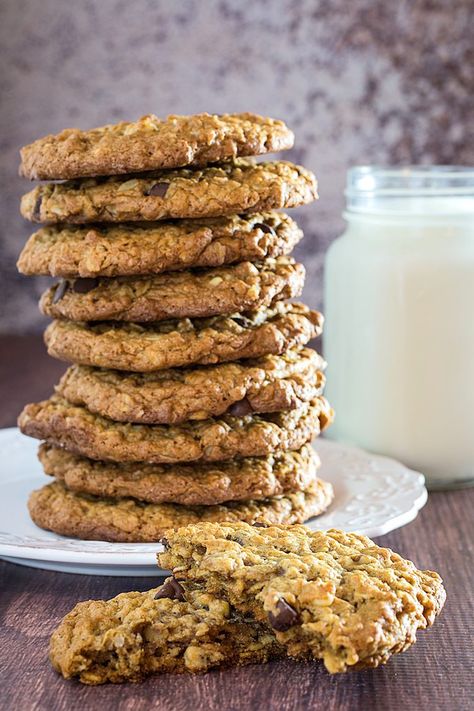 Flourless Oatmeal Cookies, Oatmeal Cookies With Chocolate Chips, Flourless Desserts, Cookies With Chocolate Chips, Cookie Recipes Oatmeal Raisin, Flourless Cookies, Date Cookies, Cookies With Chocolate, Oatmeal Chocolate Chip