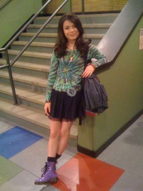 Patent Dr Martens, Icarly Cast, Miranda Cosgrove Icarly, 20’s Fashion, Icarly And Victorious, Nathan Kress, Victorious Cast, Wardrobe Architect, Tv Photo