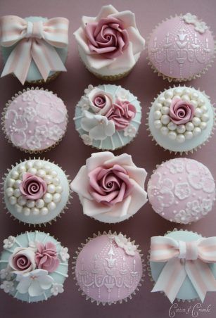 wedding-cupcakes-sugar-flowers-1w Cupcake Flower Pots, Cupcakes Bonitos, Cupcake Rosa, Sugar Flower Wedding Cake, Cupcakes Flores, Pastel Pink Weddings, Vintage Cupcakes, Elegant Cupcakes, Wedding Cake Pearls