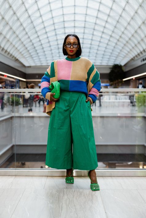 Cozy Street Style, New York Fashion Week 2022, Eclectic Outfits, Fashion Week 2022, Dopamine Dressing, Break The Rules, Artsy Style, Nyfw Street Style, Power Suit