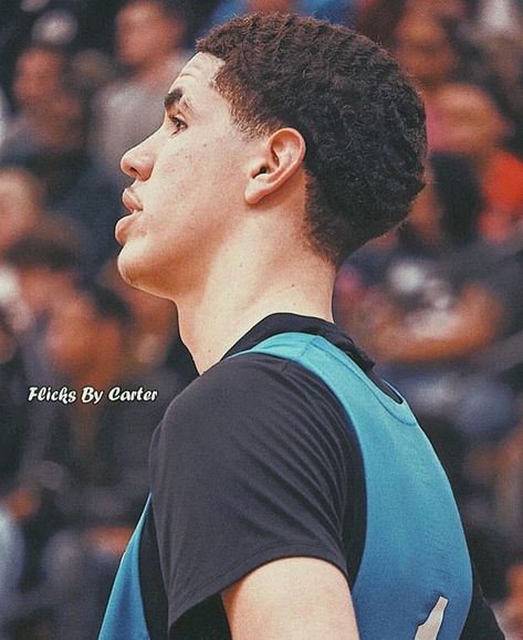 wave check🌊🌊 - - - Follow me (@lamelolayups) Lamelo Ball Haircut, Football Players Photos, Men Haircut Curly Hair, Lonzo Ball, Ball Hairstyles, Lamelo Ball, Sports Stars, Fade Haircut, Black Boys