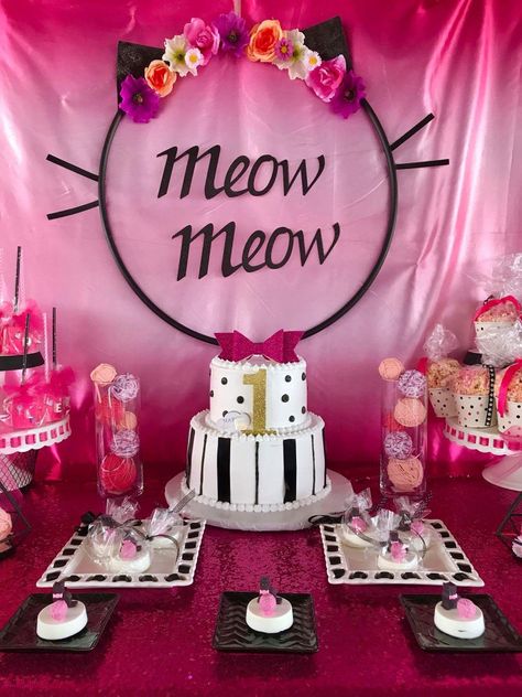 1st Birthday Theme, Dog Themed Birthday Party, Cat Themed Birthday Party, Ideas Cumpleaños, 1st Birthday Themes, Cat Party, Dog Themed, Cat Theme, Birthday Bash