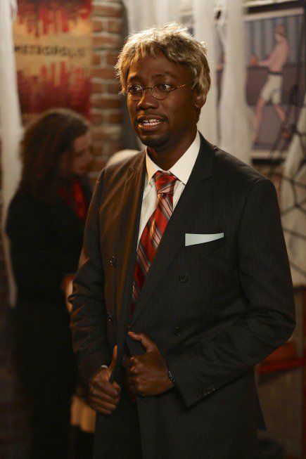 Celebrity Look Alike Costumes, New Girl Winston, Tv Characters Halloween Costumes, Lamorne Morris, Winston New Girl, Halloween Celebrity, New Girl Funny, Best Tv Characters, Iconic Tv Characters