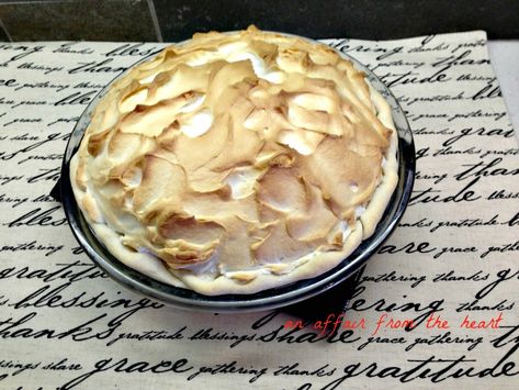 Chocolate Meringue Pie Grandma's Lemon Meringue Pie Recipe, Chocolate Meringue Pie, Lemon Meringue Cake, Lemon Pudding Cake, Meringue Pie Recipes, Chocolate Meringue, Lemon Custard, Chocolate Custard, Meringue Cake