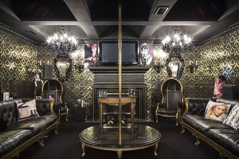 Paris Hilton’s home nightclub in Beverly Hills. She converted a child’s playroom into what she calls “the ultimate adult playroom.” Paris Hilton House, Speakeasy Decor Bar, Groovy Room, Speakeasy Decor, Home Night, Beverly Hills Houses, Night Clubs, Red Rooms, Club Room