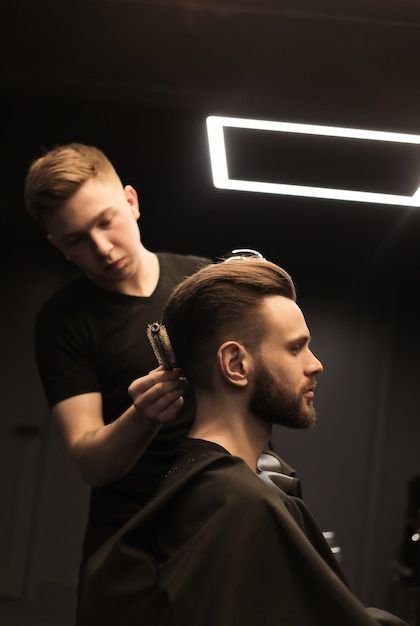 Barbershop Photoshoot, Barber Photography, Haircut Salon, Photo Hair, Haircut Men, Men Haircut, Dark Pictures, Electric Shaver, Profile Photo