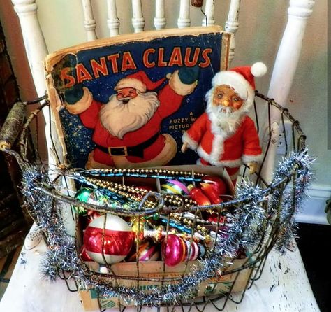 Follow The Yellow Brick Home - Creating A Cozy Christmas With Vintage Christmas Vignettes – Follow The Yellow Brick Home Christmas Booth, Christmas Vignettes, Old Fashioned Christmas, The Farmhouse, Antique Christmas, Christmas Memory, Primitive Christmas, Christmas Display, Merry Little Christmas