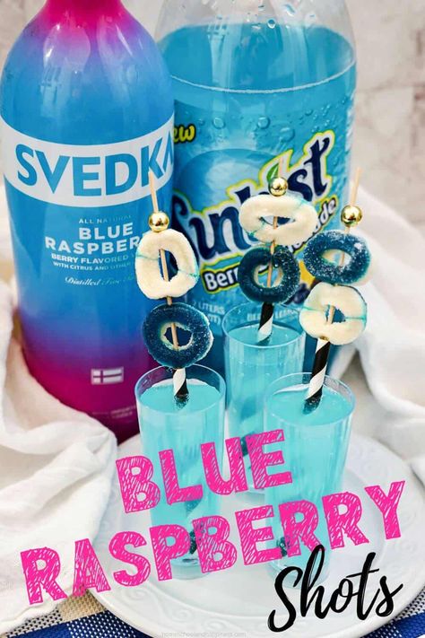 Blue Raspberry Lemonade Shots Raspberry Shooters, Vodka Shooters, Raspberry Jello Shots, Raspberry Vodka Drinks, Raspberry Lemonade Vodka, Smirnoff Drinks, Vodka Mixers, Hawaiian Drinks, Raspberry Margarita