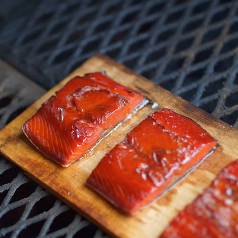 Candied Salmon Recipe, Smoked Salmon Brine, Bourbon Salmon, Bourbon Maple Syrup, Hot Smoked Salmon, Maple Salmon, Maple Candy, Smoked Salmon Recipes, Maple Bourbon