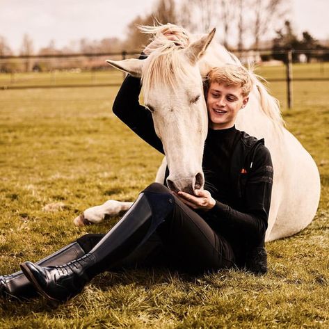 Person And Horse Reference, Pose With Horse, Riding Pose Reference, Horse Riding Pose Reference, Riding Horse Reference, Poses With Horses, Jesse Drent, Horse Poses, Horse Running