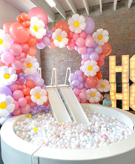 Ball Pit Birthday Party Ideas, Ball Pit First Birthday Party, Ball Pit Themed Birthday Party, First Birthday Ball Pit, Diy Ball Pit For Party, Ball Pit Birthday Party, Ball Pit Ideas, White Ball Pit, Ball Pit Party